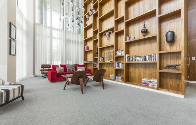 Room Lincoln Plaza in Greater London