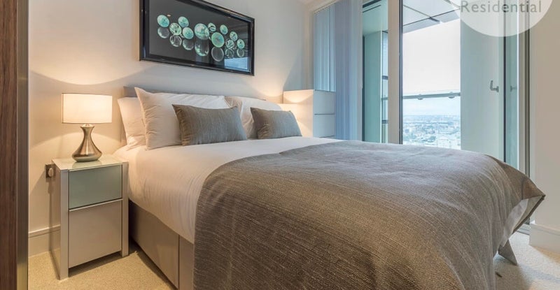 Room Lincoln Plaza in Greater London