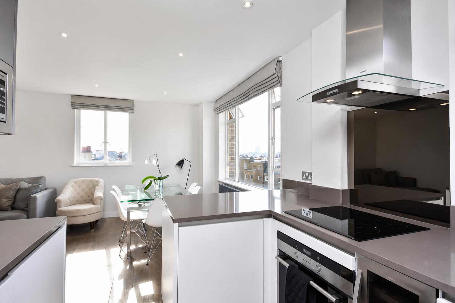 Flat Park Crescent in City of Westminster