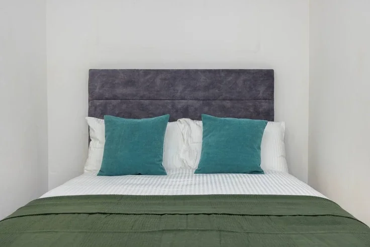 Flat Warwick Road in Greater London
