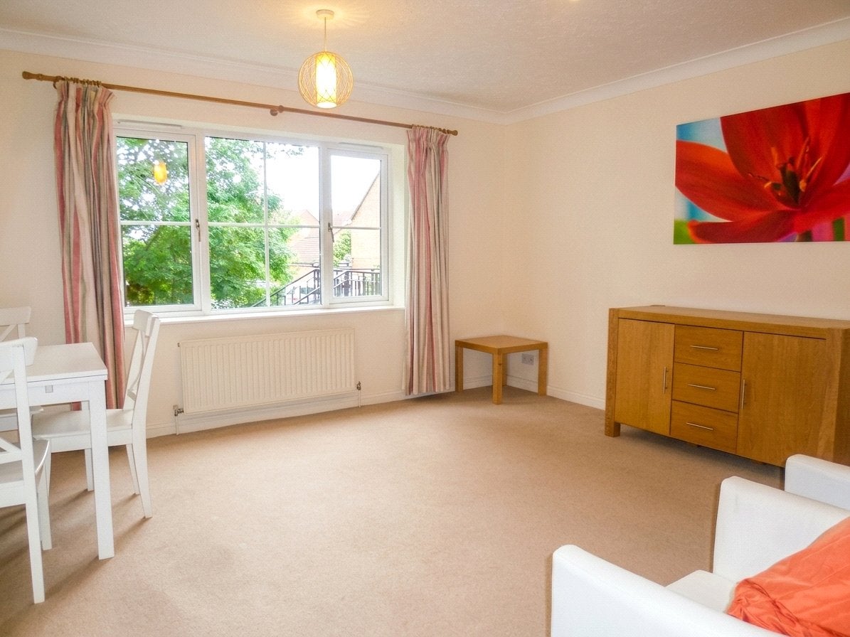 Flat Tamesis Place in Reading