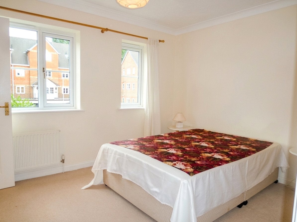 Flat Tamesis Place in Reading