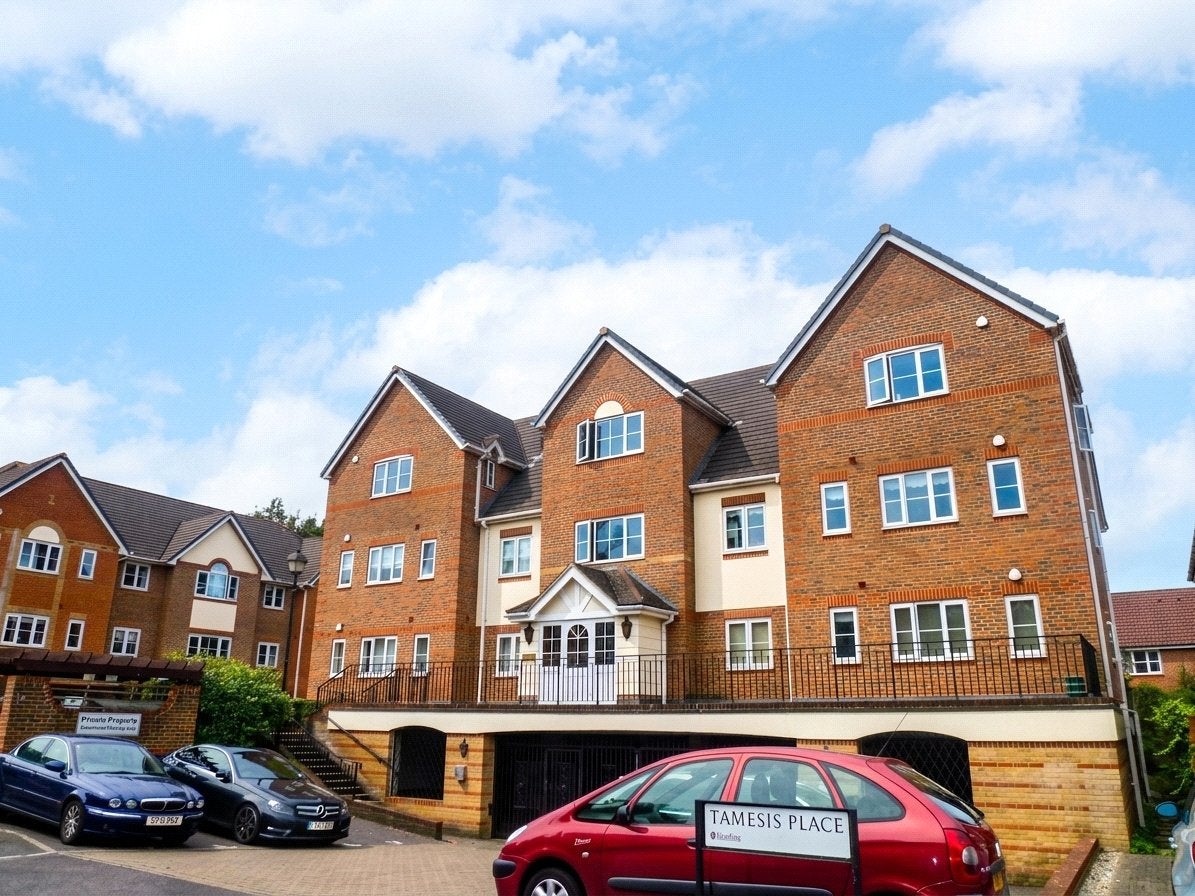 Flat Tamesis Place in Reading