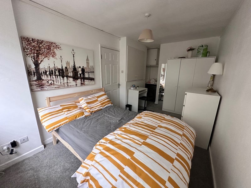 Room Oakways in Greater London