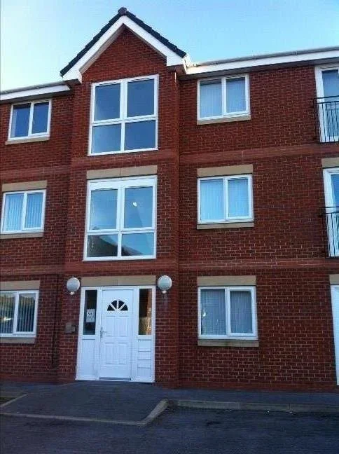 Flat Christleton Close in Prenton