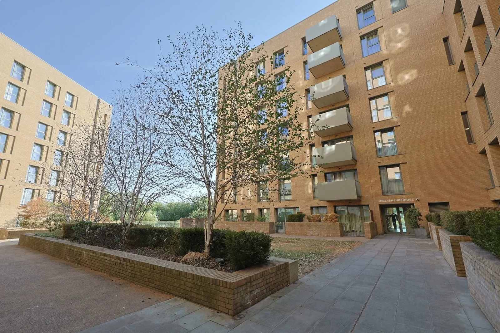 Flat Moorhen Drive in Greater London