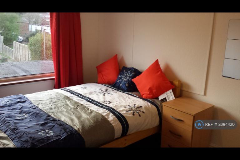 Room High Road in Southampton