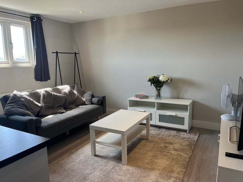 Room Mervyn Road in Greater London