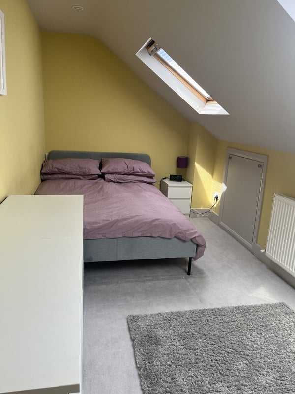 Room Mervyn Road in Greater London