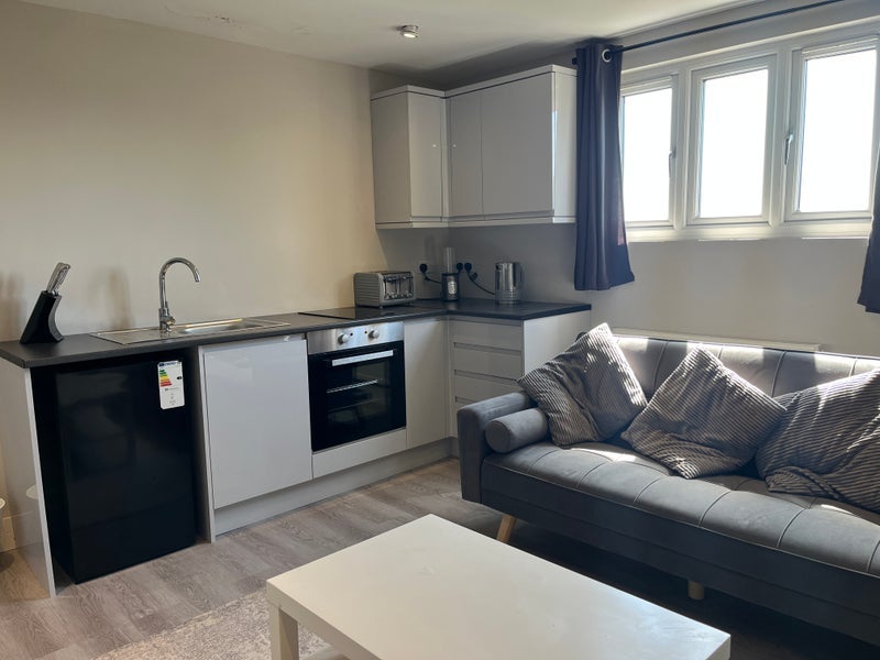 Room Mervyn Road in Greater London