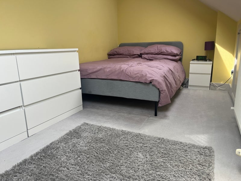 Room Mervyn Road in Greater London