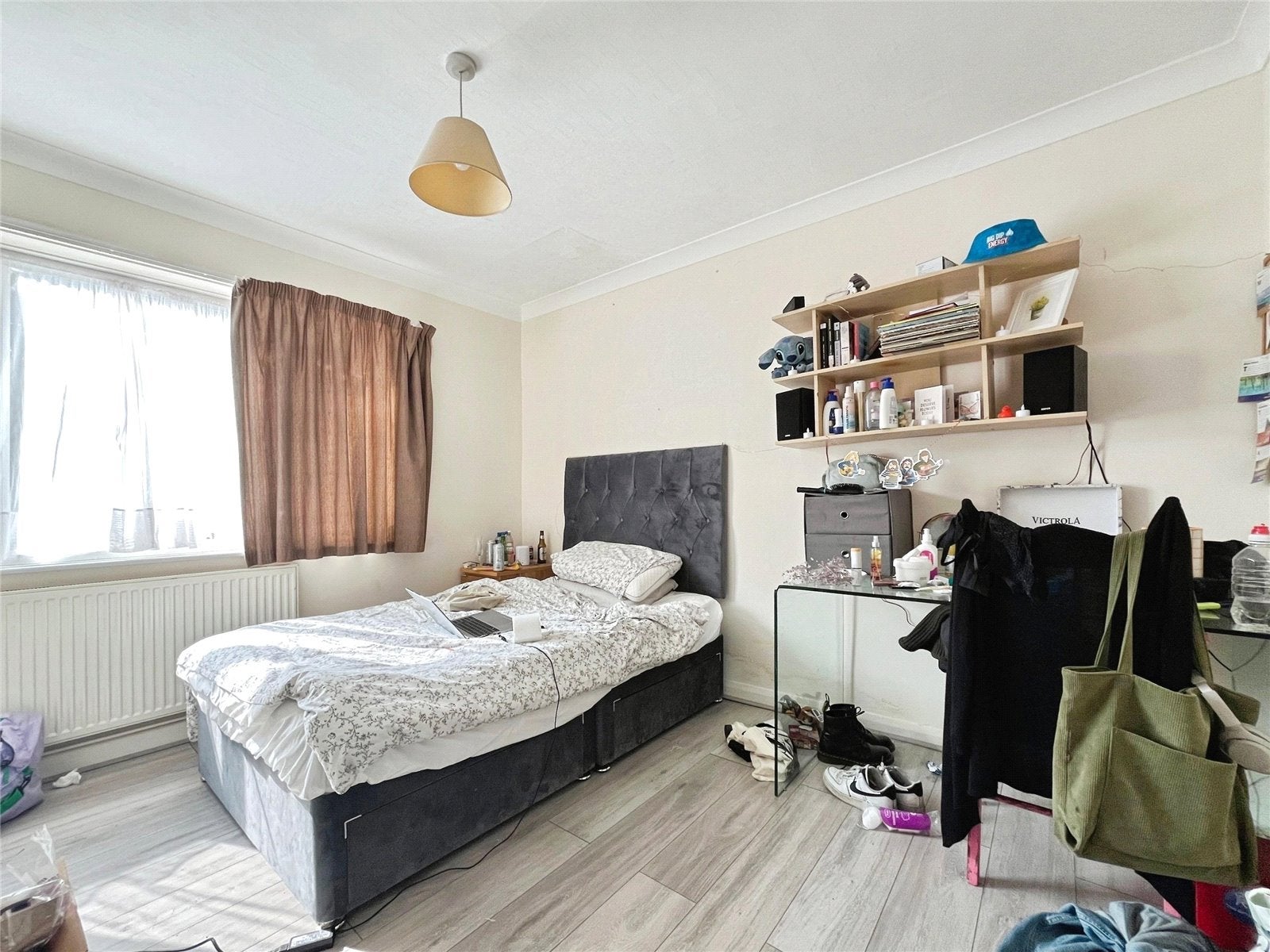 Flat Magna Road in Borough of Runnymede