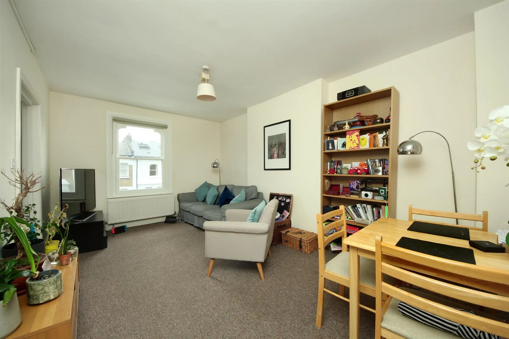 House Frithville Gardens in Greater London