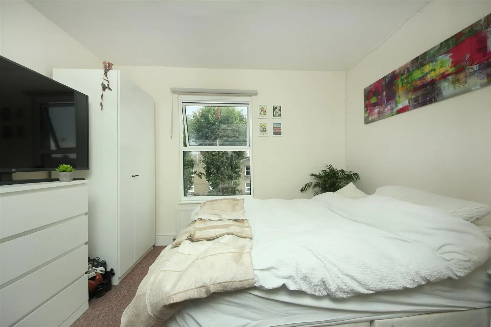 House Frithville Gardens in Greater London