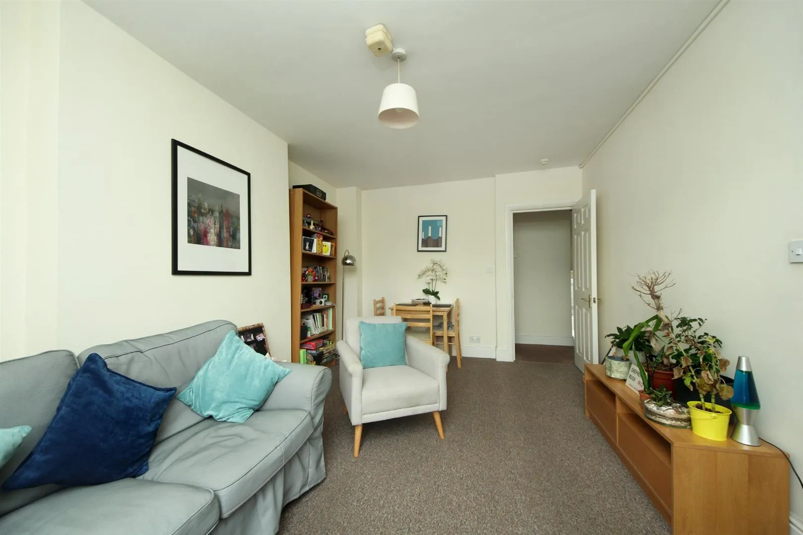 House Frithville Gardens in Greater London