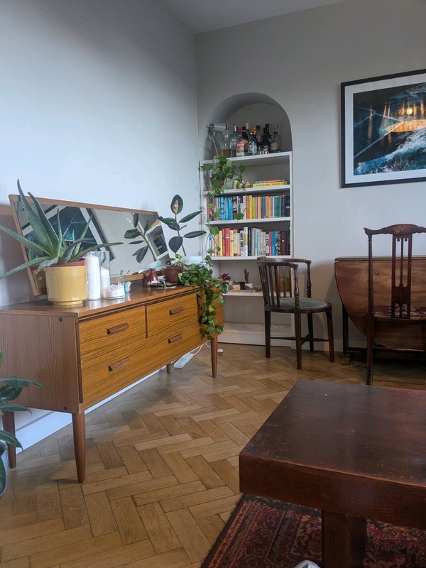 Room Grove Road in Greater London