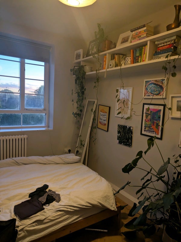 Room Grove Road in Greater London