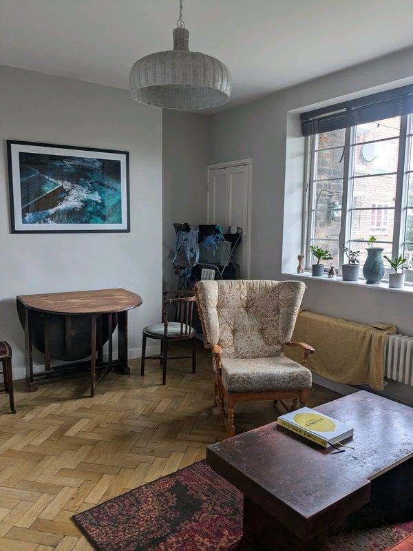 Room Grove Road in Greater London