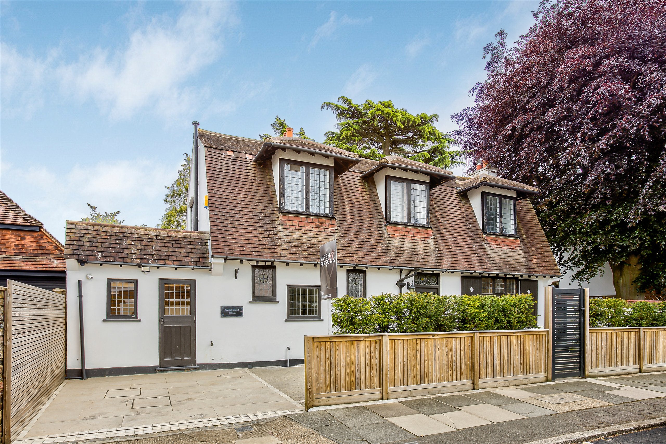 House Hertford Avenue in Greater London