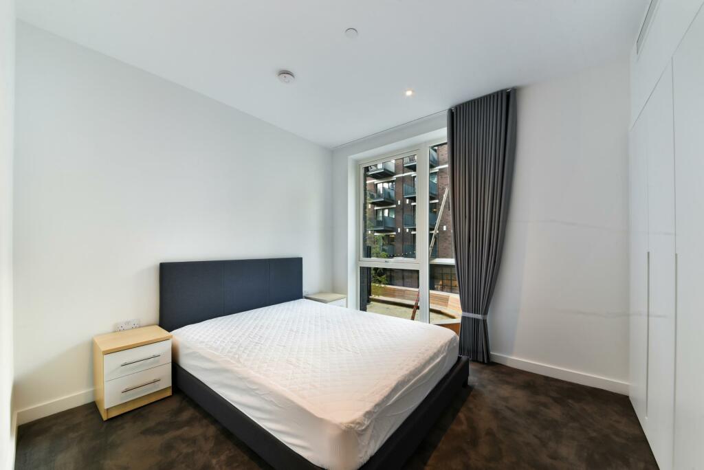 Flat Orchard Place in Greater London
