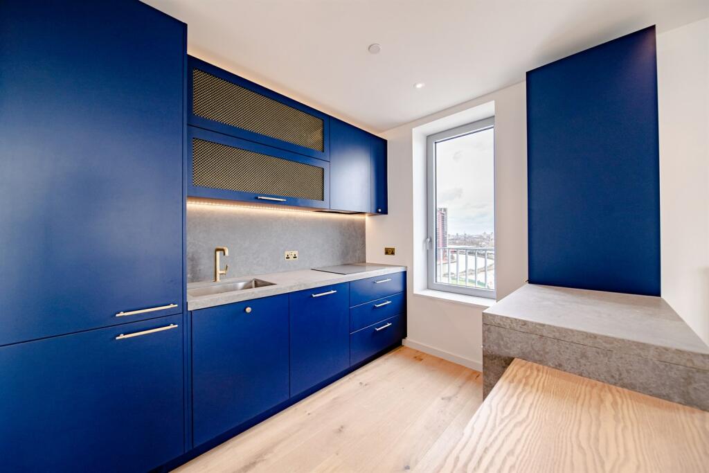 Flat Orchard Place in Greater London