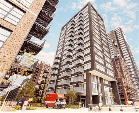 Flat Orchard Place in Greater London