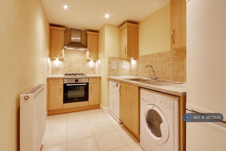 Flat Robinson Way in Dartford