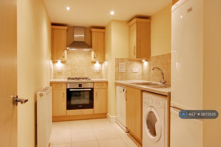 Flat Robinson Way in Dartford