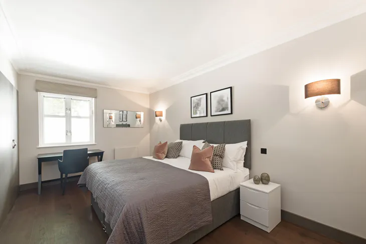 Flat Queen's Gate Mews in Greater London