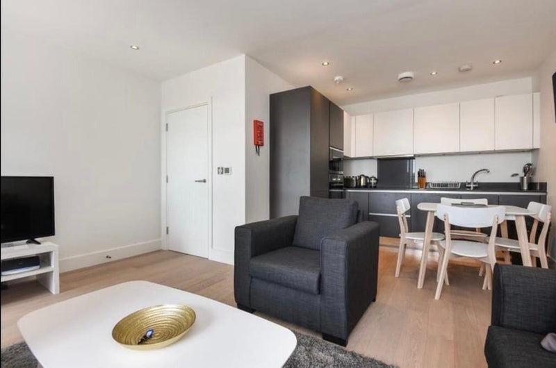 Room Deptford Bridge in Greater London