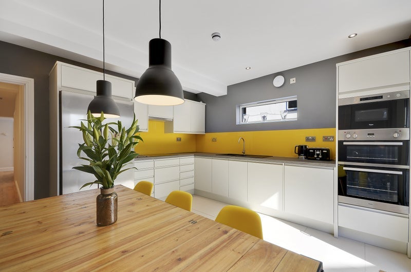 Room Ashbourne Road in Greater London