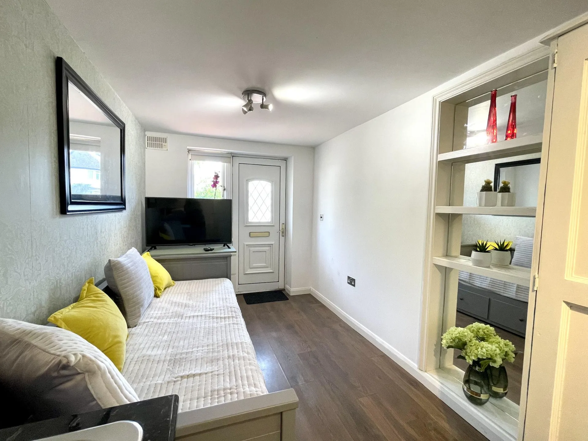 Room Oakhill Close in Mole Valley