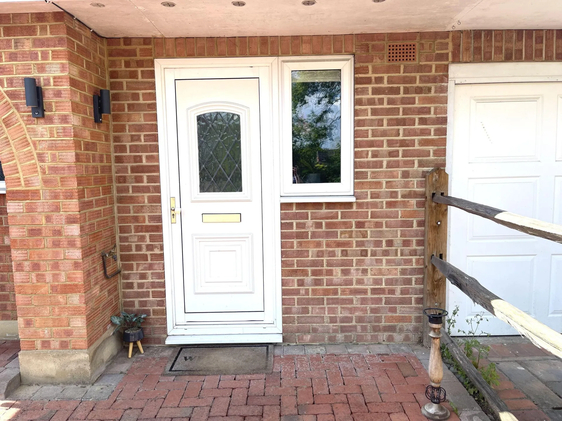 Room Oakhill Close in Mole Valley