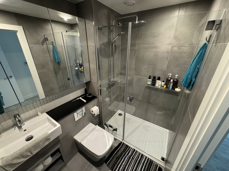 Flat Westfield Avenue in Greater London