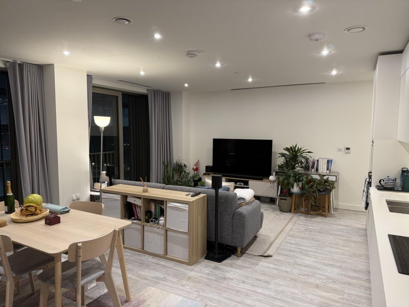 Flat Westfield Avenue in Greater London