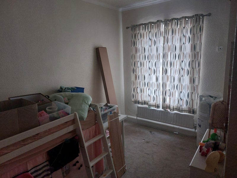 Room Potovens Lane in Wakefield