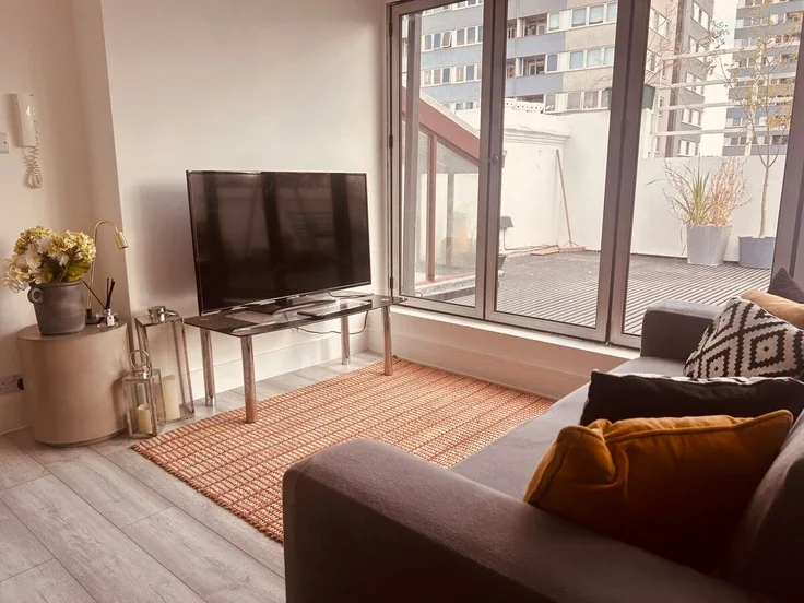 Flat Priory Terrace in Greater London