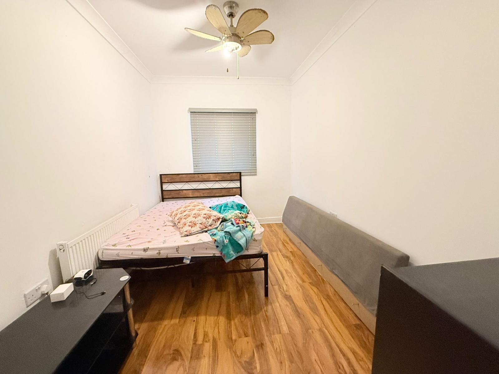 Room Thorold Road in Greater London