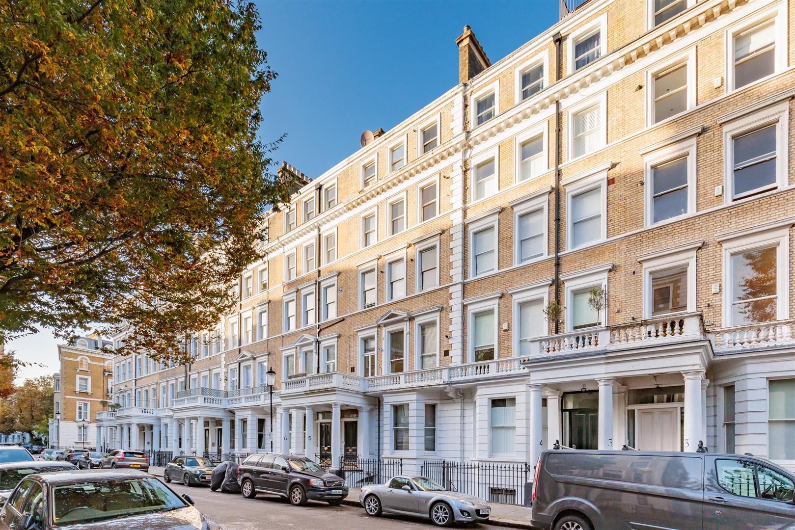 Flat Southwell Gardens in Greater London
