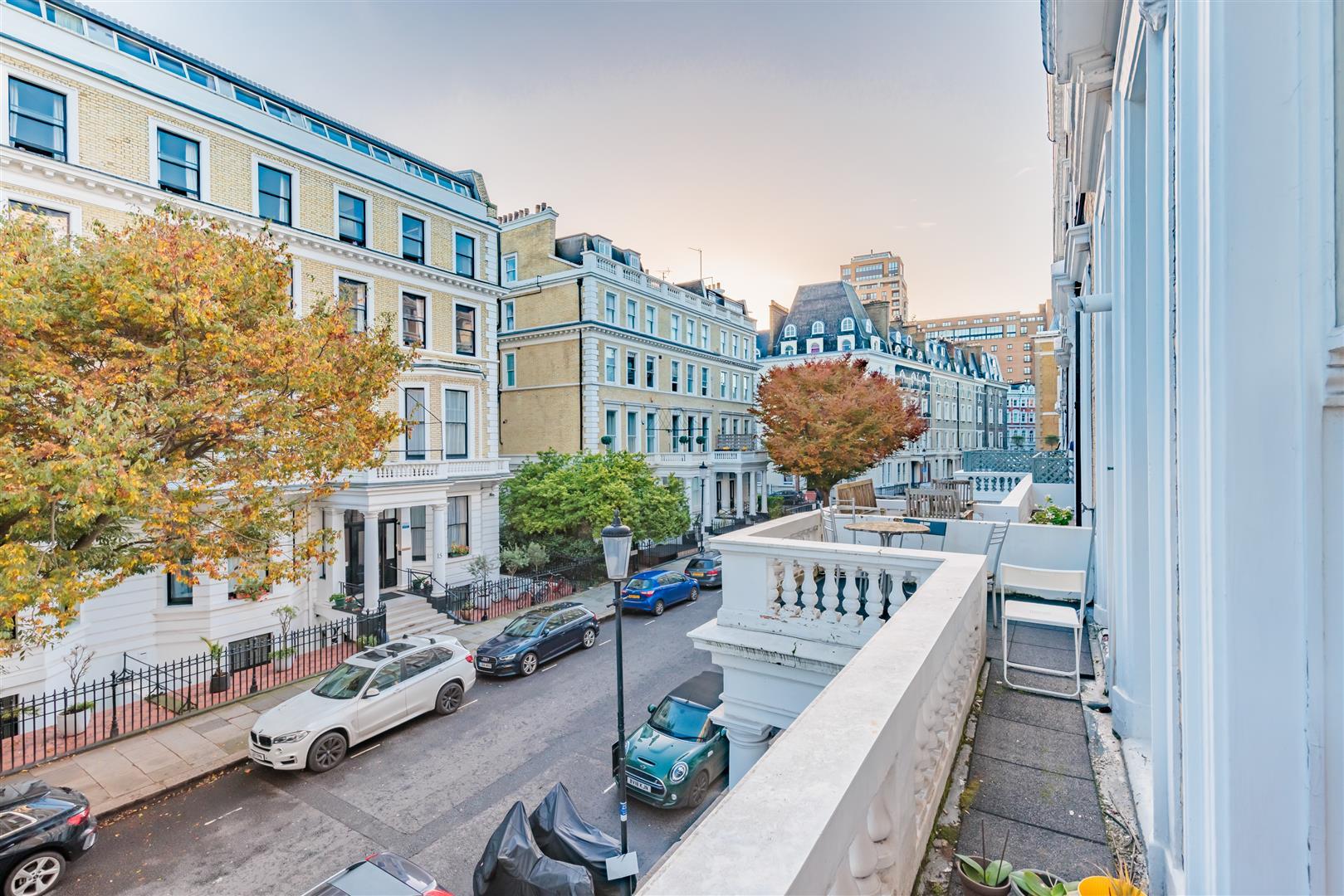 Flat Southwell Gardens in Greater London