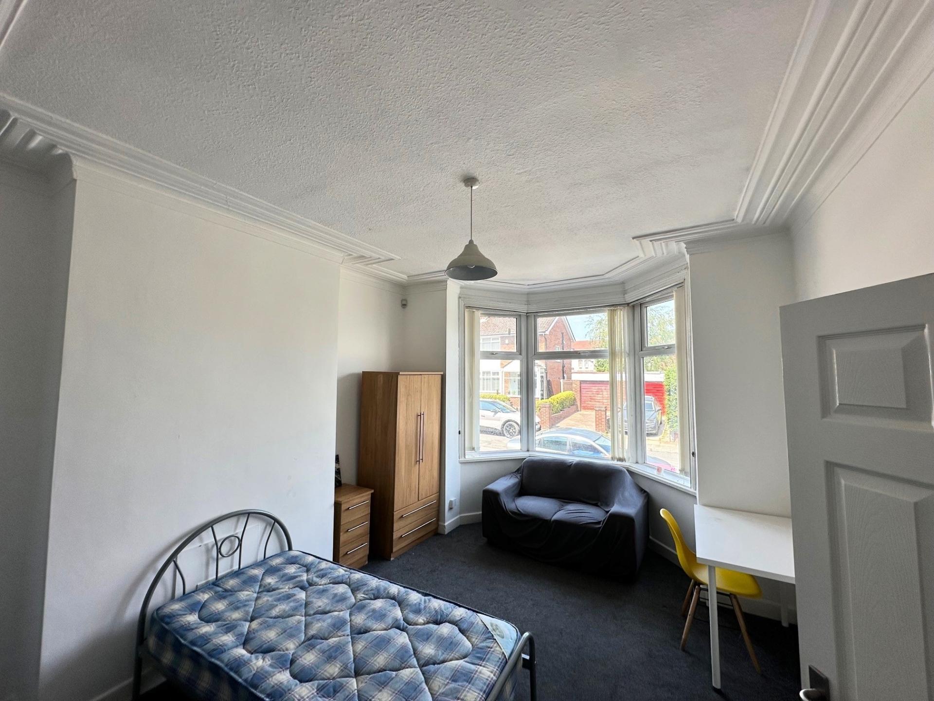 Room Moorfield Road in Salford