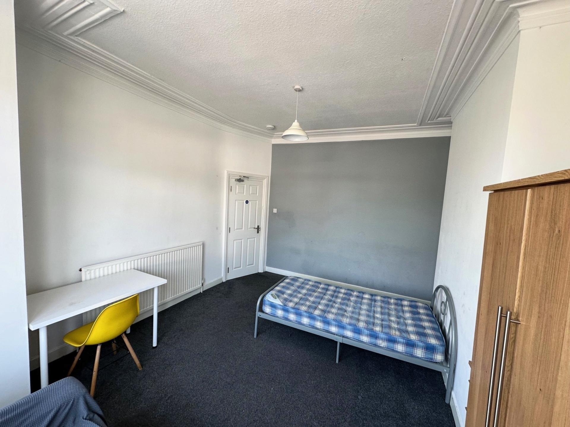 Room Moorfield Road in Salford