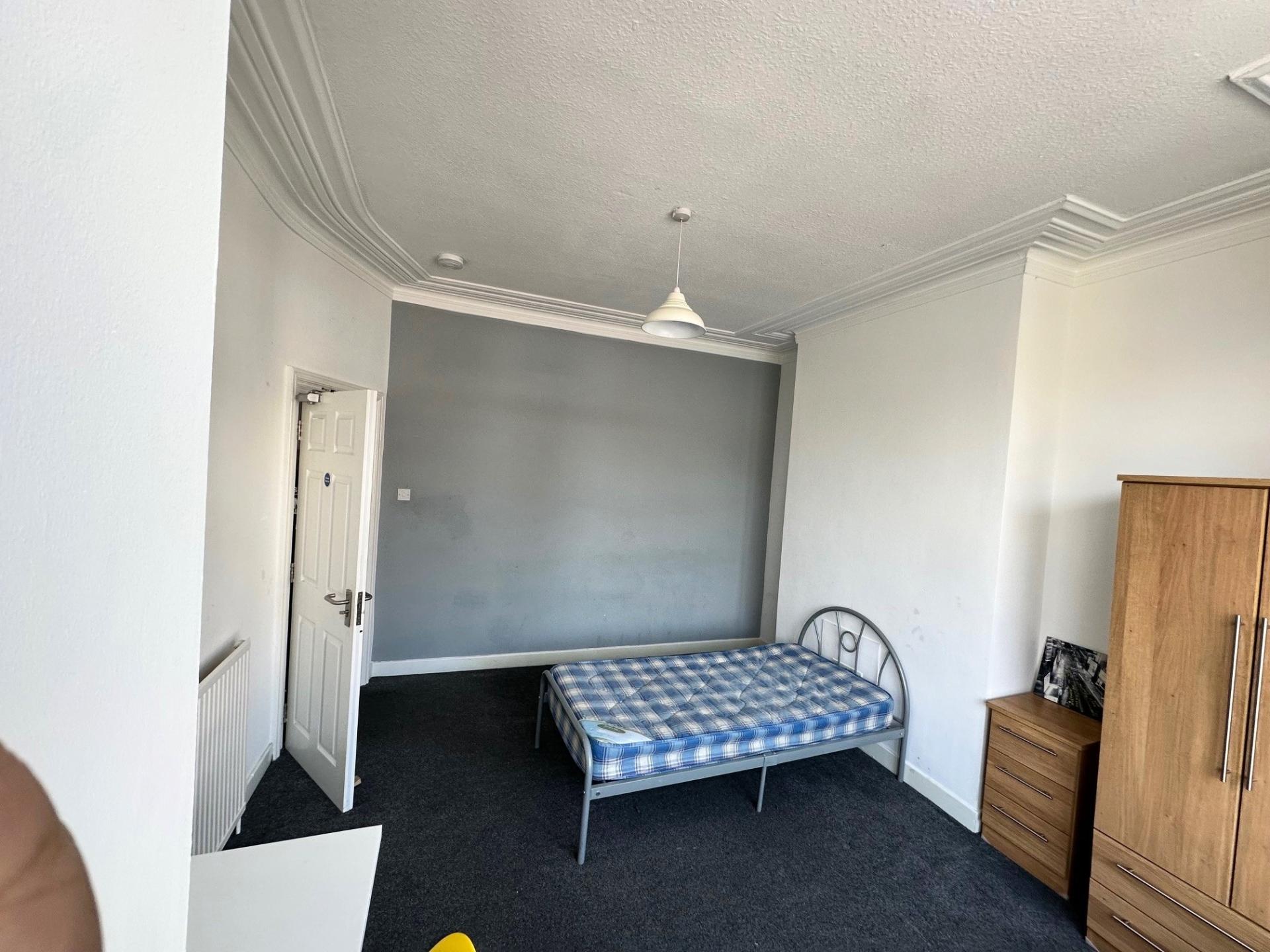Room Moorfield Road in Salford