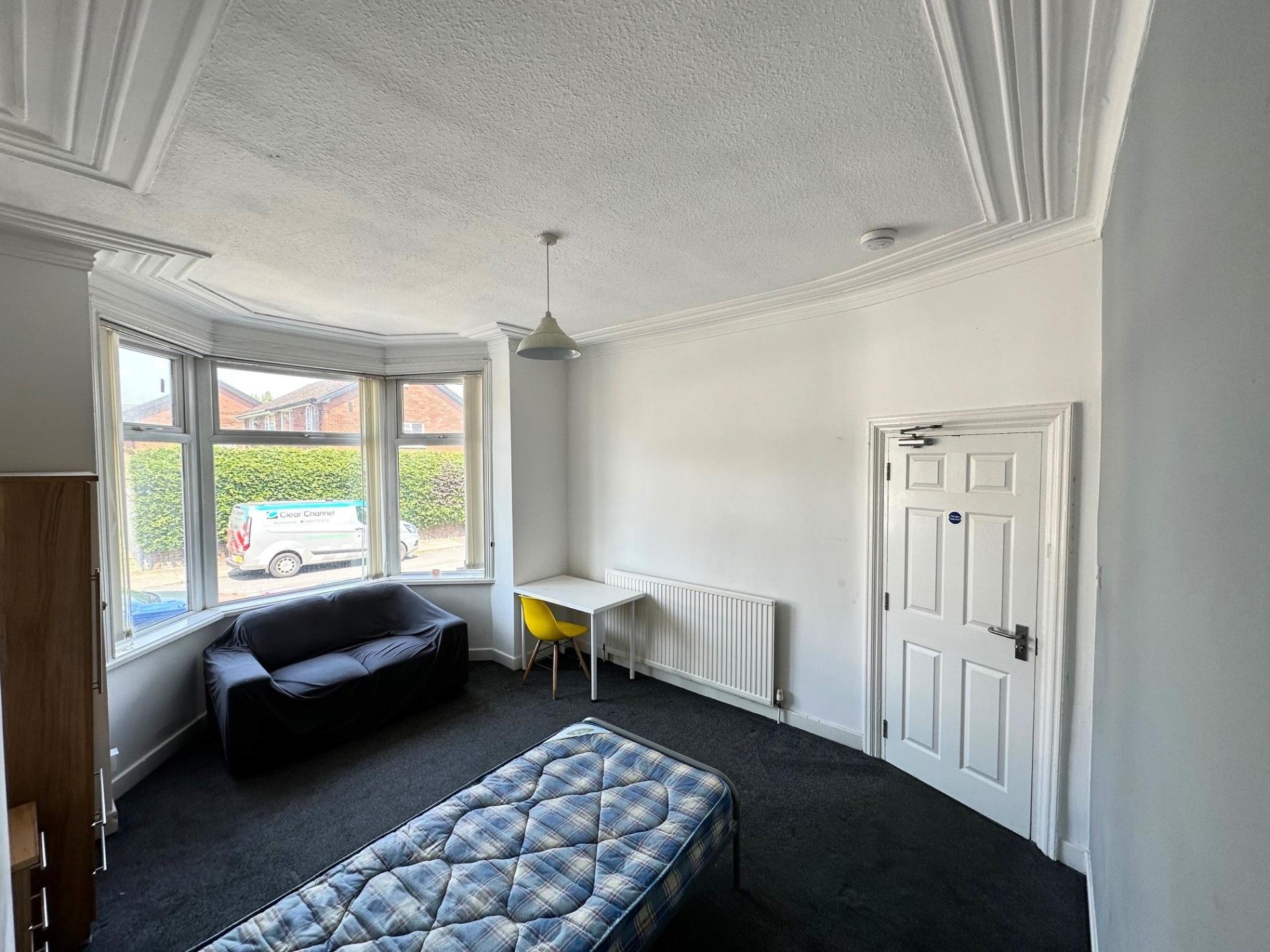 Room Moorfield Road in Salford