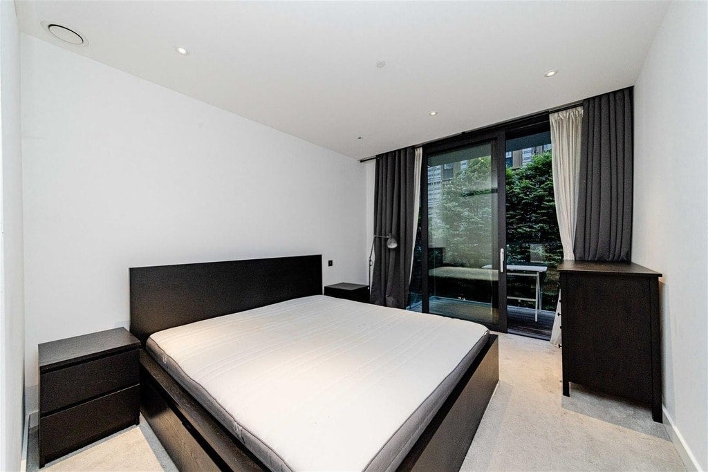 Flat Bridle Mews in Greater London