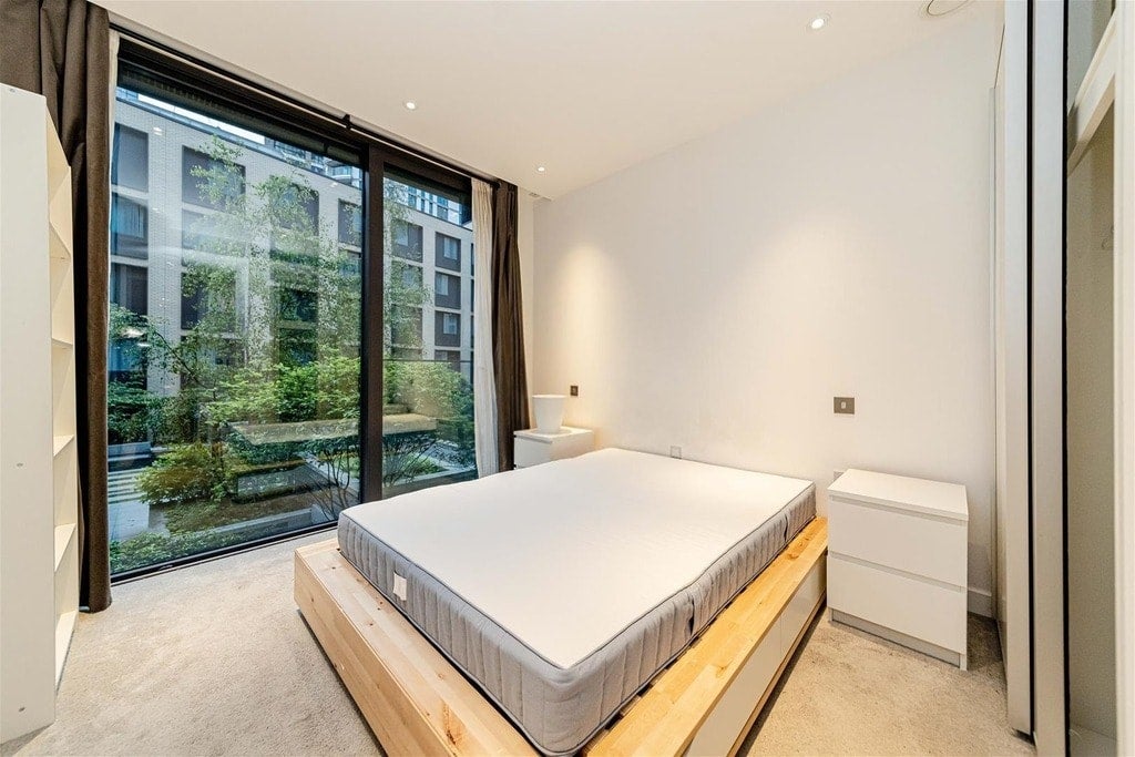 Flat Bridle Mews in Greater London
