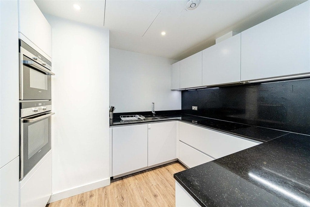Flat Bridle Mews in Greater London
