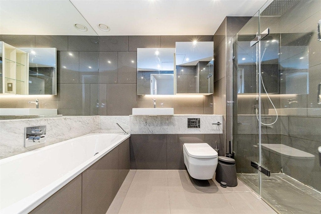 Flat Bridle Mews in Greater London