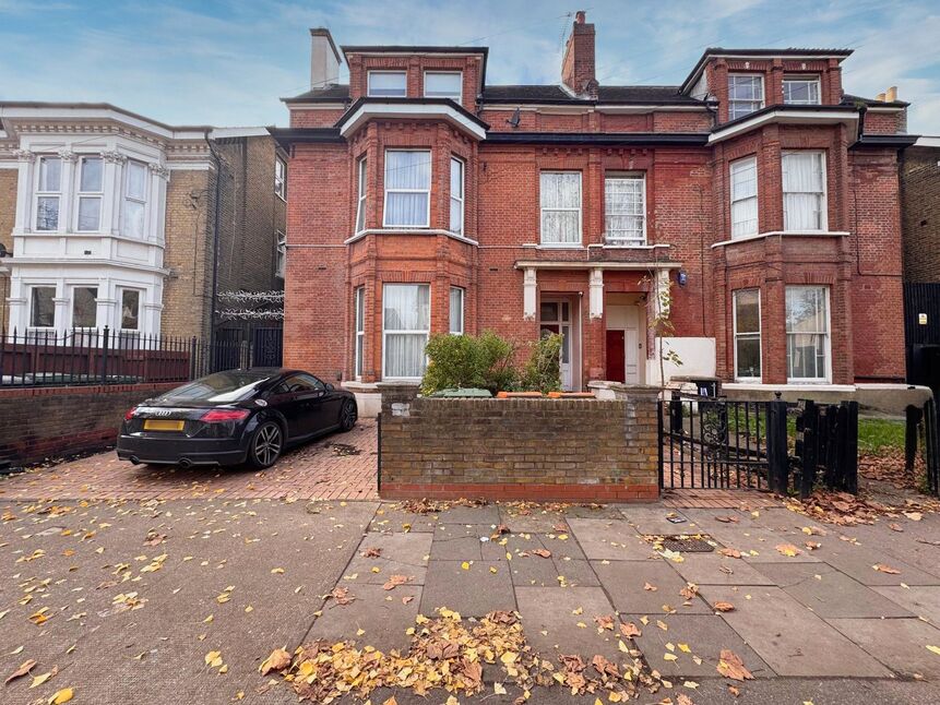 Flat Norwich Road in Greater London