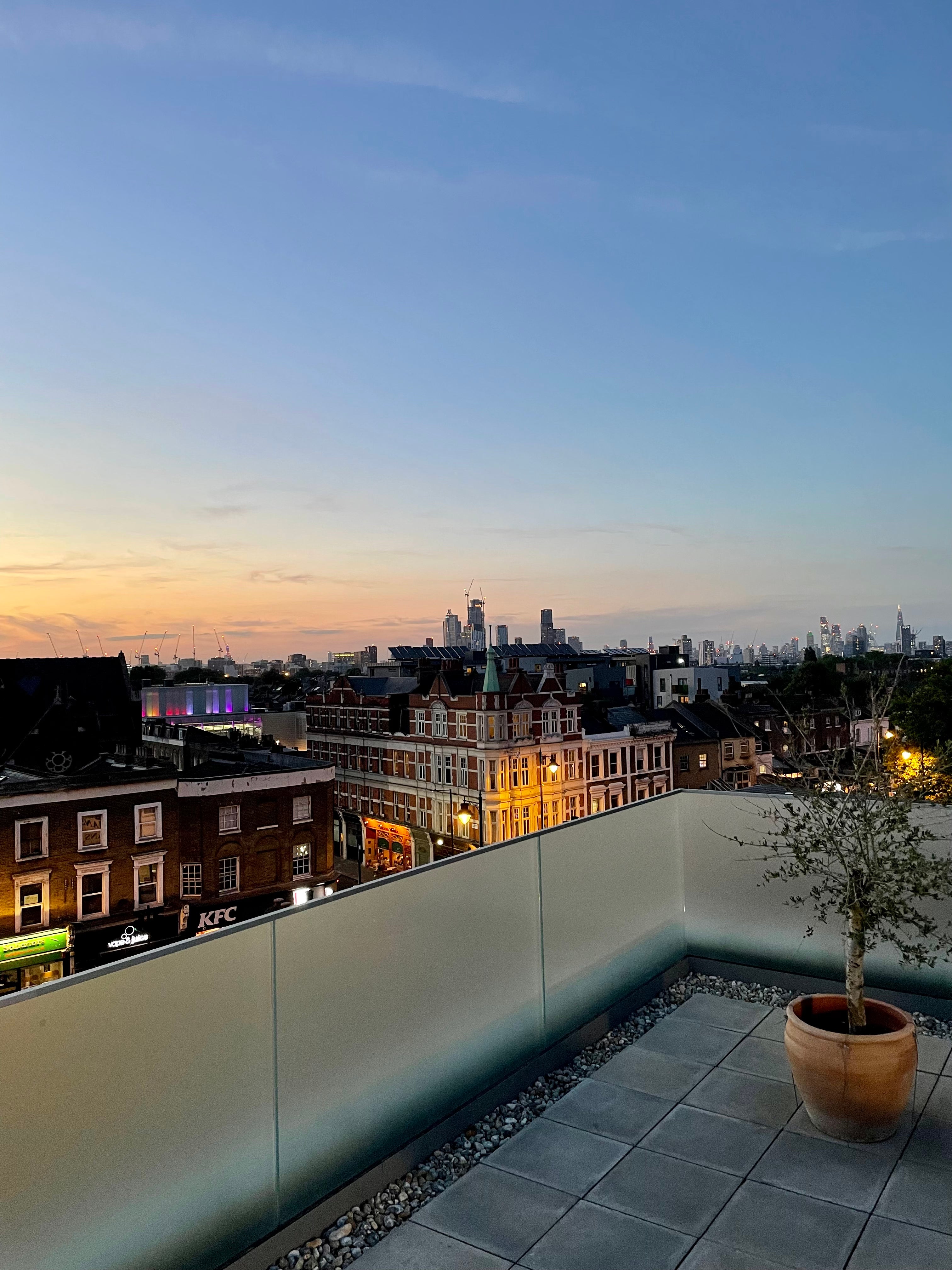 Flat Carpenter's Place in Greater London